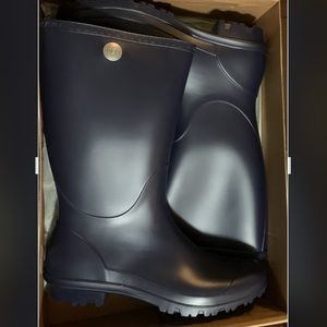UGG Shelby Matte with Navy Rain boots